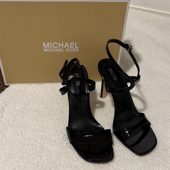 Michael Kors Glossy Black Heels - Picture 1 of 1